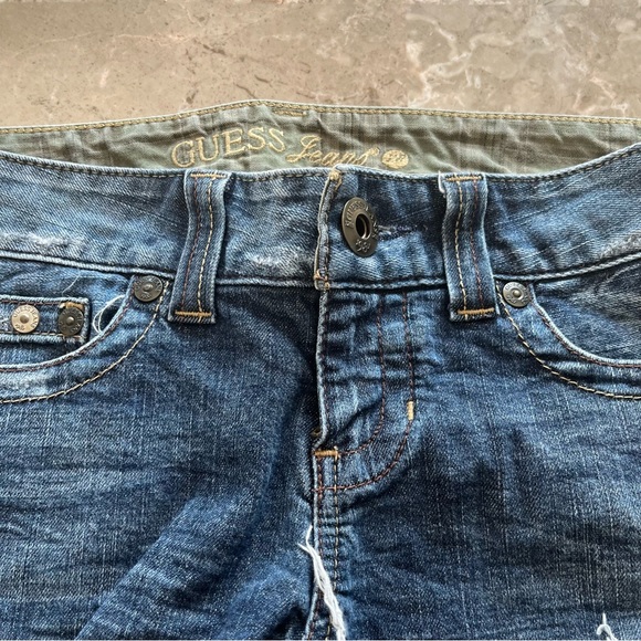 Guess jean shorts raw hem pockets with guess logo on back pocket size 28 - Picture 4 of 12
